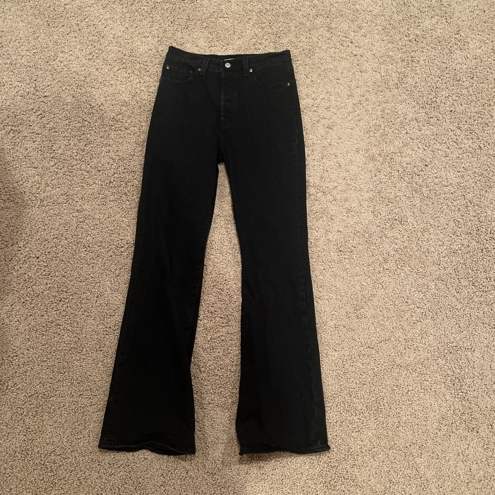 Levi’s Ribcage Bootleg Jeans
size 28
worn once, perfect condition